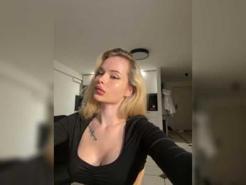 VladaMais webcam model stream image