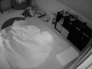 voyeurcam-julmodels-whitebed-2 webcam model stream image