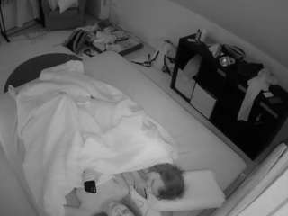 voyeurcam-julmodels-whitebed-2 webcam camsoda model stream image