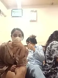 HoneyHush webcam stripchat model stream image