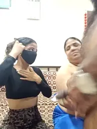 HoneyHush webcam stripchat model stream image