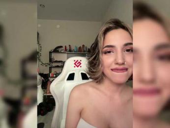 Honey_buns webcam model stream image