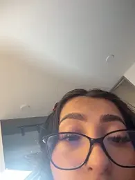 _QaraH webcam model stream image