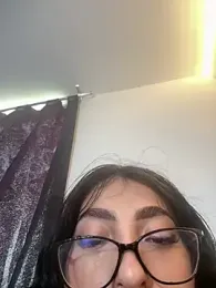 _QaraH webcam model stream image