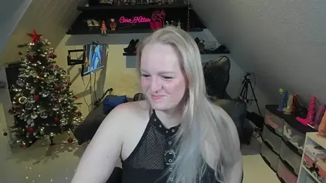 caro_kitten webcam model stream image