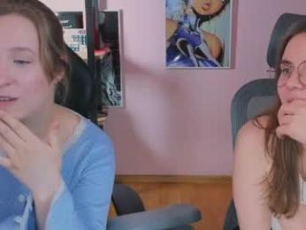 _lovelylove_ webcam model stream image