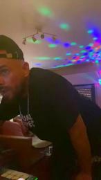 GuyST webcam model stream image