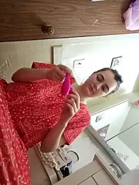 Snowbunnycake_131 webcam model stream image