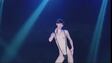 AAA-winner webcam model stream image