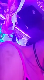 gurlnips webcam model stream image