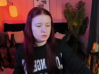 Lily Loyd webcam model stream image