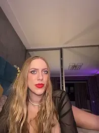 LunaAlya webcam model stream image