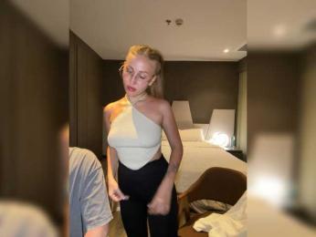 Durnaya_kis webcam model stream image