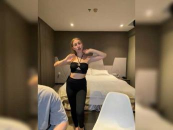 Durnaya_kis webcam model stream image