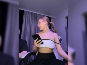 Durnaya_kis webcam model stream image