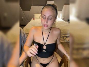 Durnaya_kis webcam model stream image