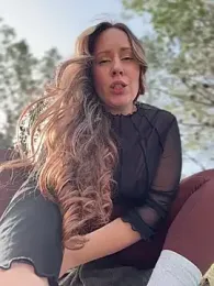 Mona_Plus webcam model stream image