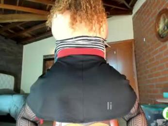 little_izzi webcam model stream image