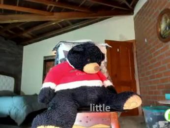 little_izzi webcam model stream image