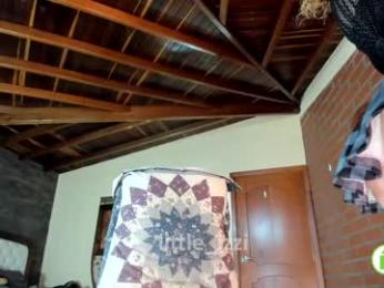 little_izzi webcam chaturbate model stream image