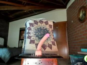 little_izzi webcam model stream image