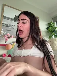 aus_queen webcam model stream image