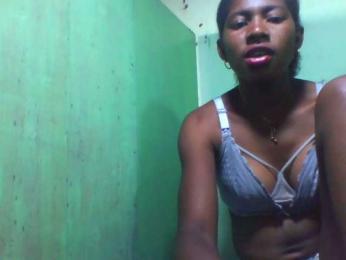 Raissa-Suan webcam model stream image