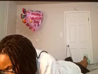 minniehunney webcam model stream image