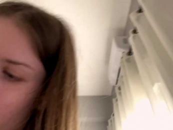 Luxxu webcam model stream image