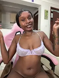 Lil-shawrie webcam model stream image