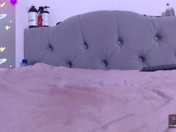 Red-moonn webcam model stream image