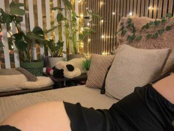 -konfetttttka- webcam model stream image