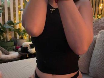 -konfetttttka- webcam model stream image