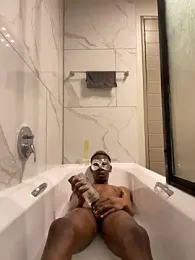 RoyaltyRox webcam model stream image