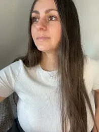 Loella-Rose webcam model stream image