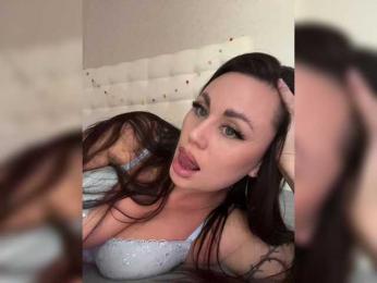 -Hennessy- webcam model stream image