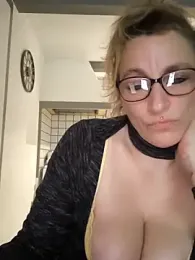 Fifi83Bell webcam model stream image