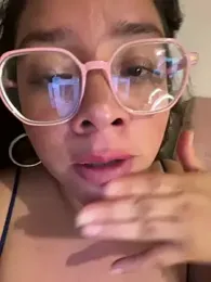 Vivi_Kvsh webcam model stream image