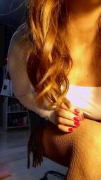 Akemy_room webcam model stream image