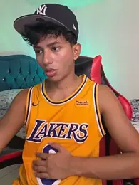 Leonarrrd_01 webcam model stream image