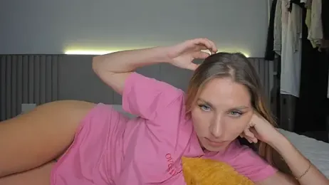 SofiClimbing webcam model stream image