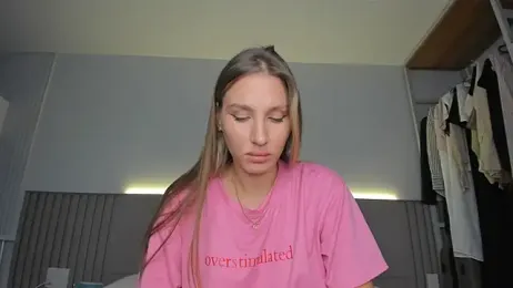 SofiClimbing webcam model stream image