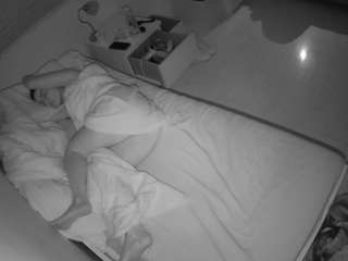voyeurcam-julmodels-greybed-1 webcam model stream image