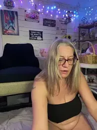 TrenaAnne webcam model stream image