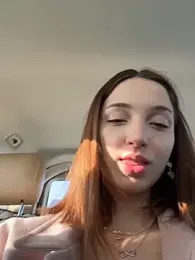 DollyTall webcam model stream image