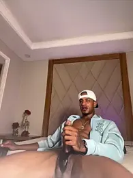 AaronCruz_ webcam model stream image