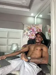 AaronCruz_ webcam model stream image
