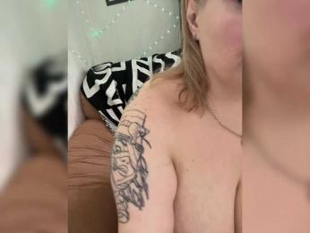 RobinLili webcam model stream image