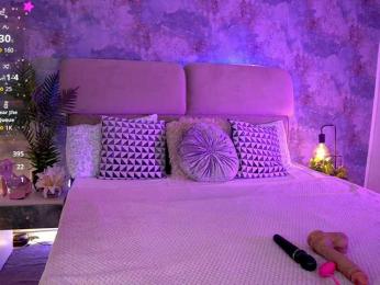 KiraRoxx webcam model stream image