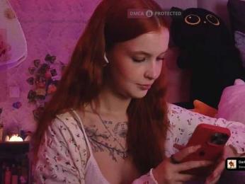 LisLy webcam model stream image